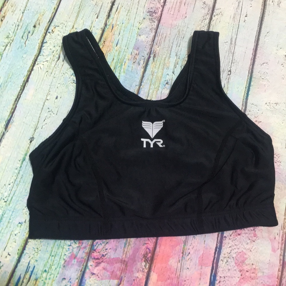 🦋3/15. TYR sport bra